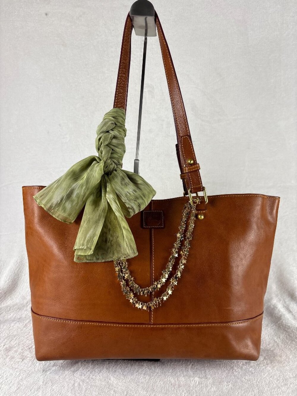 Dooney & Bourke Florentine East/West Chelsea Tote in Natural, Scarf and Chain